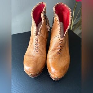 BED|STU Brown Marina Leather Wedge Boot with Red Lining